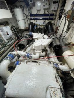 
										HATTERAS 72 full									