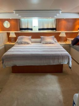 
										HATTERAS 72 full									