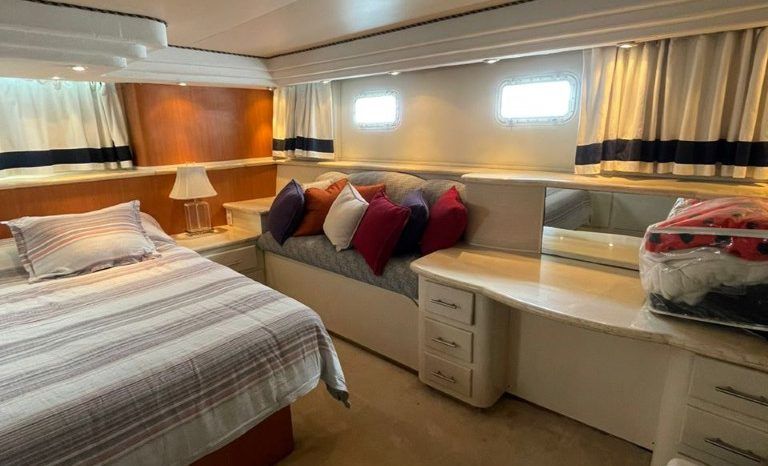 
								HATTERAS 72 full									