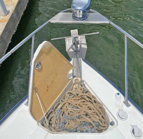 
								CRUISERS YACHTS 36 full									