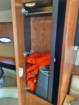 
										CRUISERS YACHTS 36 full									