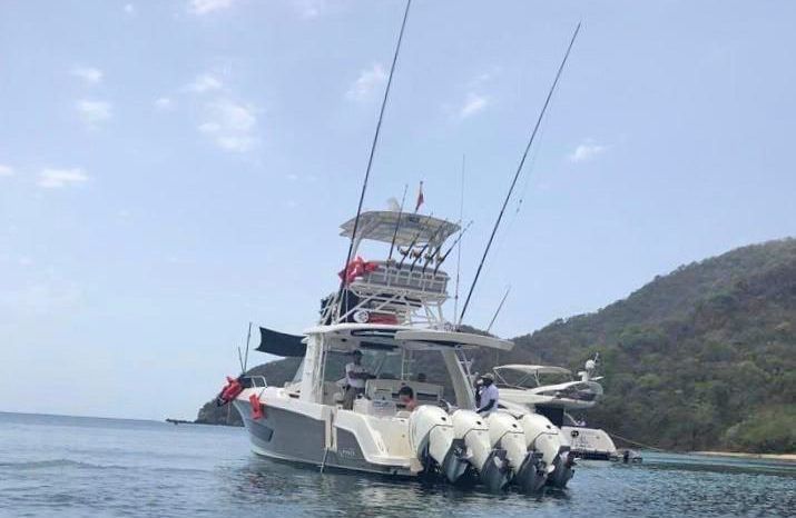 
								BOSTON WHALER OUTRAGE SPECIAL EDITION 42 full									