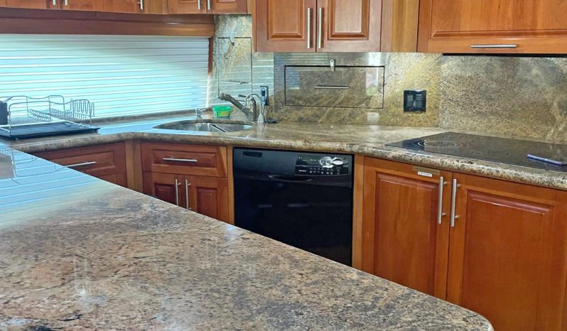 
								HATTERAS ENCLOSED BRIDGE 68 full									