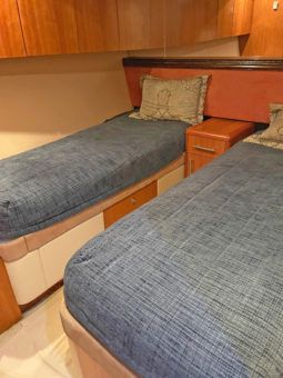 
										HATTERAS ENCLOSED BRIDGE 68 full									