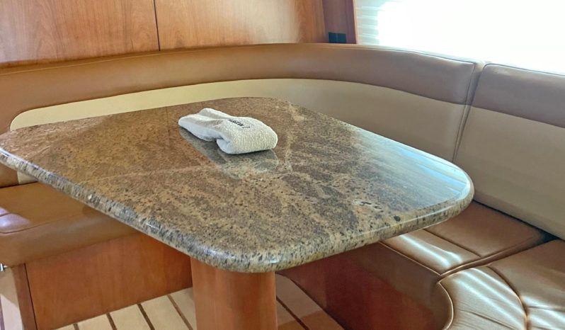 
								HATTERAS ENCLOSED BRIDGE 68 full									