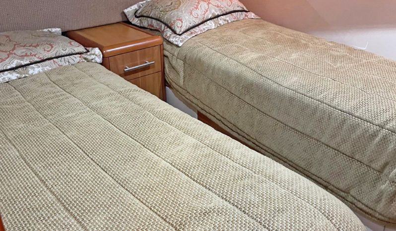 
								HATTERAS ENCLOSED BRIDGE 68 full									