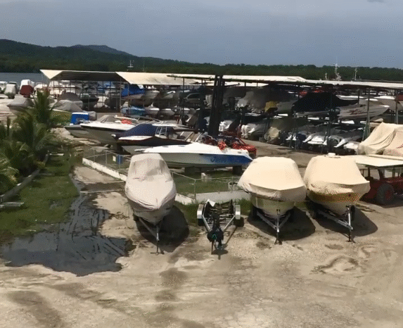 
								PUESTO EN CUNA TECHADO MARINA CAVAFA 30 O 40PIES full									