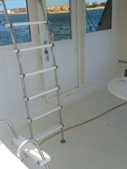 HATTERAS CONVERTIBLE 42 full