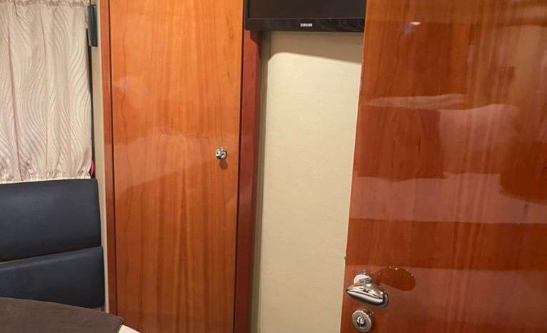 
								AZIMUT 39 full									