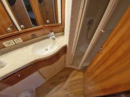 
										BERTRAM CONVERTIBLE 51 full									