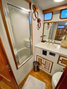 
										OFFSHORE YACHTFISHER 48 full									