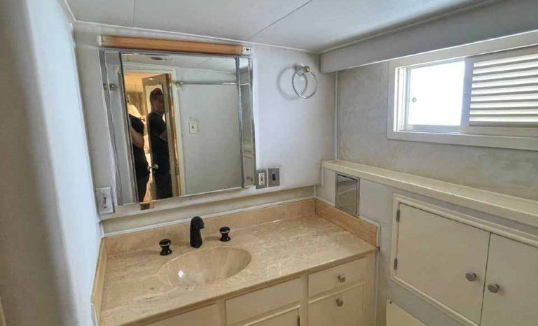 
								BURGER HOUSEBOAT 82 full									