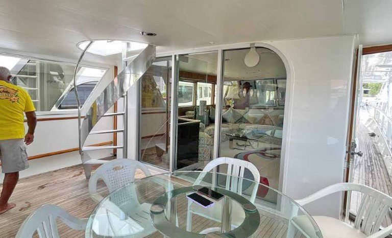 
								BURGER HOUSEBOAT 82 full									