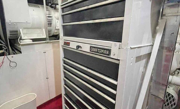 
								BURGER HOUSEBOAT 82 full									