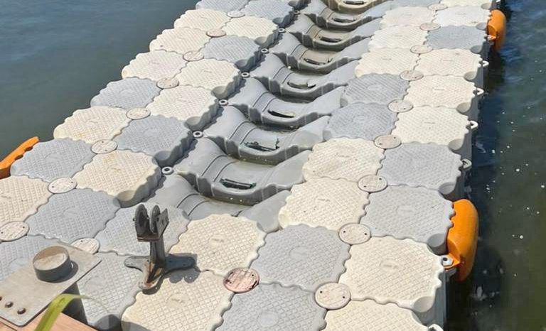 
								MUELLE FLOTANTE 21 PIES full									