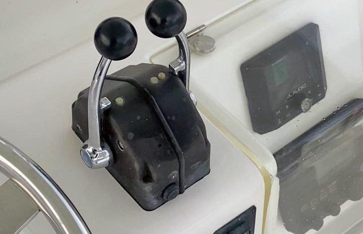 
								BERTRAM CONVERTIBLE 51 full									