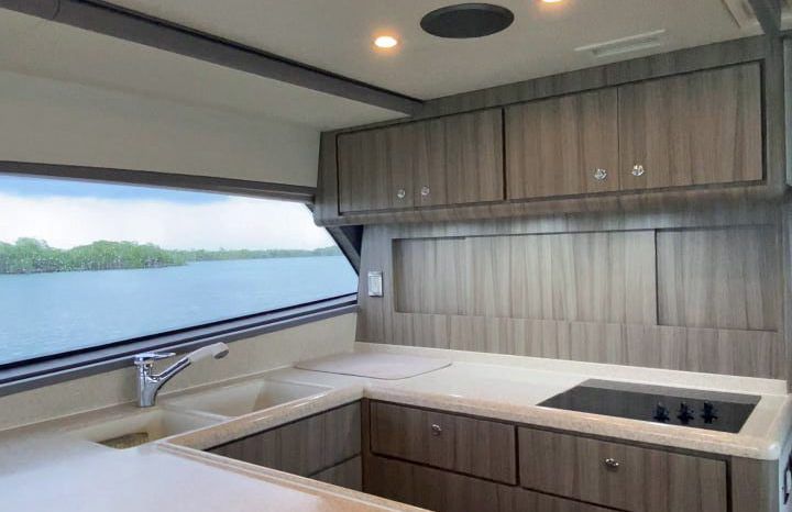 
								BERTRAM CONVERTIBLE 51 full									