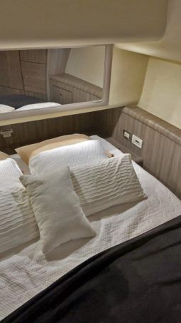 
										BERTRAM CONVERTIBLE 51 full									
