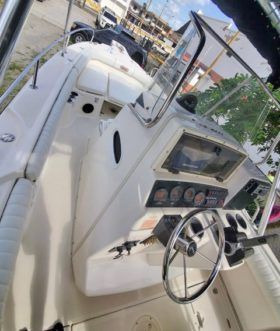 BOSTON WHALER BOAT 260 OUTRANGE 26