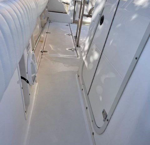 
								BOSTON WHALER BOAT 260 OUTRANGE 26 full									