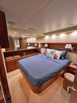 
										BERTRAM CONVERTIBLE 57 full									