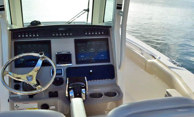 BOSTON WHALER 280 OUTRAGE 28 full