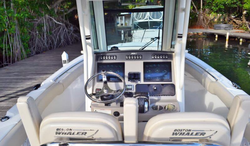 BOSTON WHALER 280 OUTRAGE 28 full