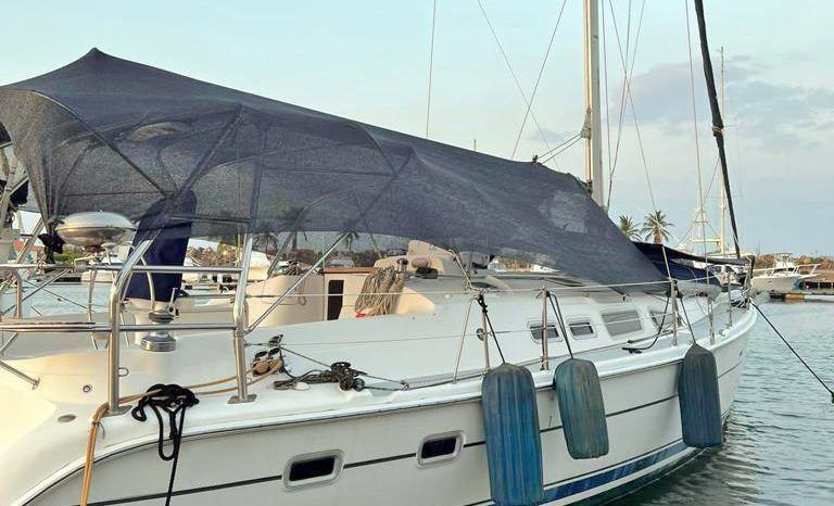 
								VELERO HUNTER SLOOP AFTER COCKPIT 44 full									