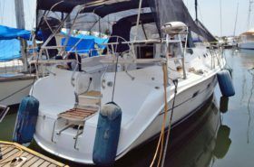 VELERO HUNTER SLOOP AFTER COCKPIT 44