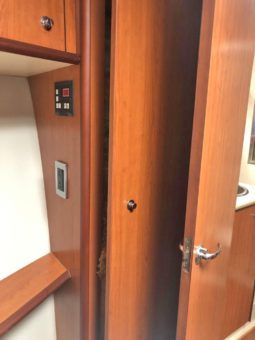 
										LUHRS CONVERTIBLE 35 full									