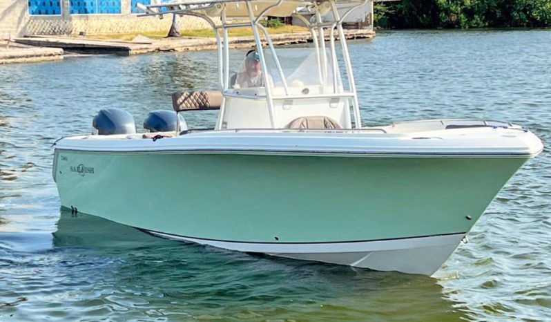 SAILFISH 2360 CENTER CONSOLE 23 full