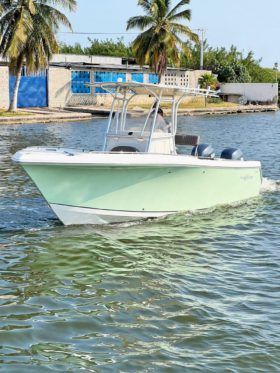 SAILFISH 2360 CENTER CONSOLE 23