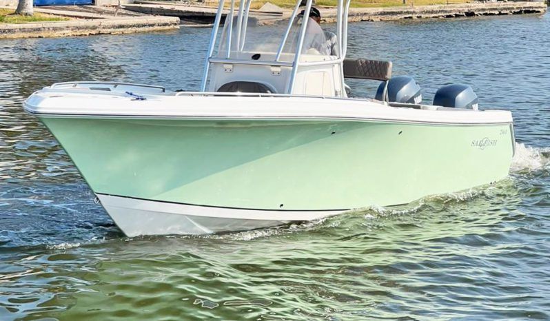 SAILFISH 2360 CENTER CONSOLE 23 full
