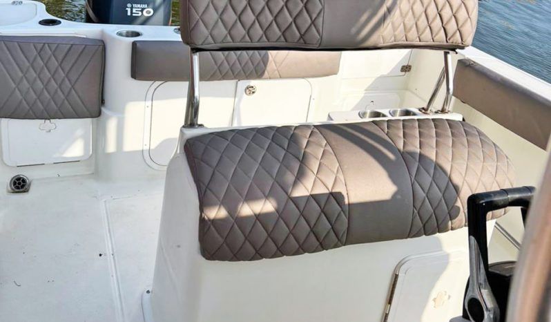 SAILFISH 2360 CENTER CONSOLE 23 full