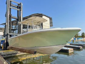 SAILFISH 2360 CENTER CONSOLE 23