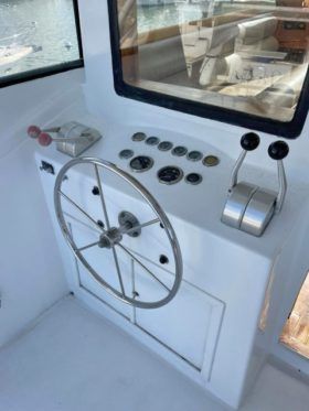 HATTERAS ENCLOSED BRIDGE 60
