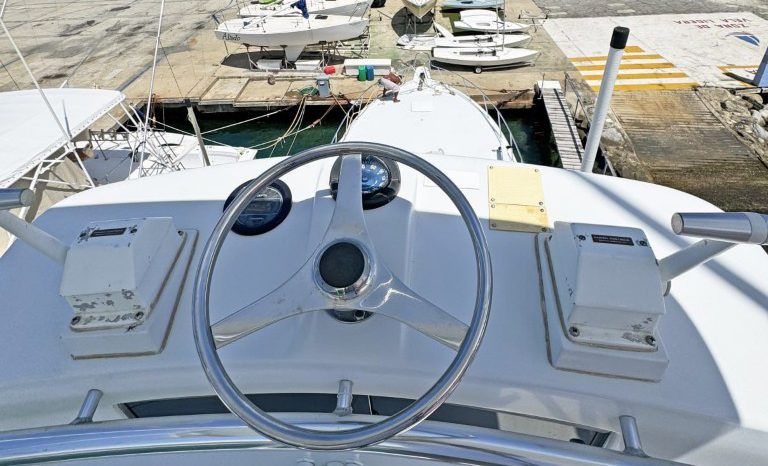 
								HATTERAS 60 full									