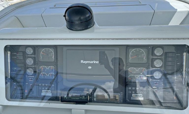 
								HATTERAS 60 full									