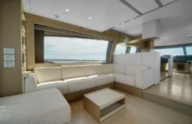 FERRETTI MOTOR YACHTS 700 70
