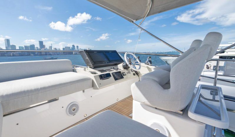 
								AZIMUT S 70 full									