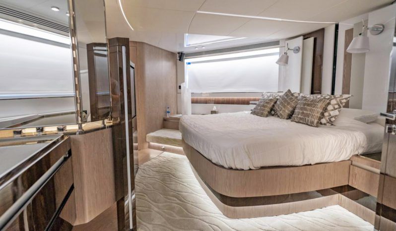 
								AZIMUT S 70 full									
