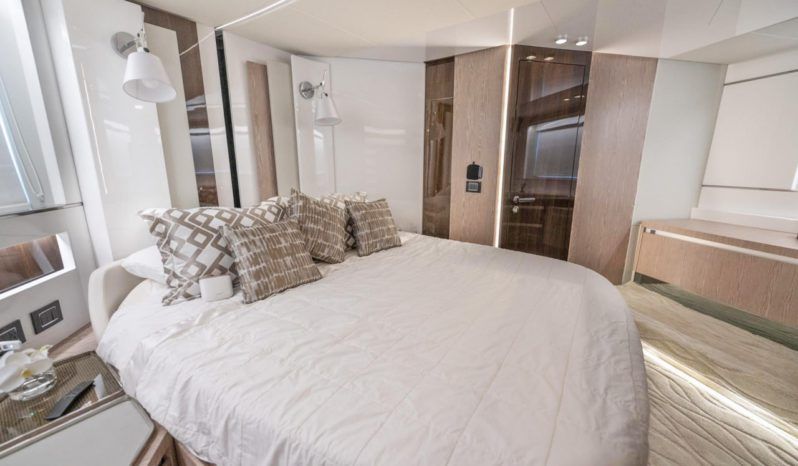 
								AZIMUT S 70 full									