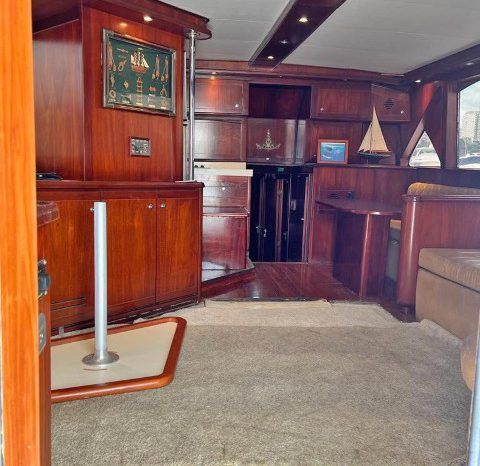 
								HATTERAS CONVERTIBLE 53 full									