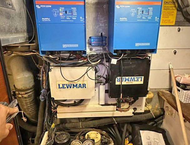 
								OYSTER DECK SALOON 80 full									