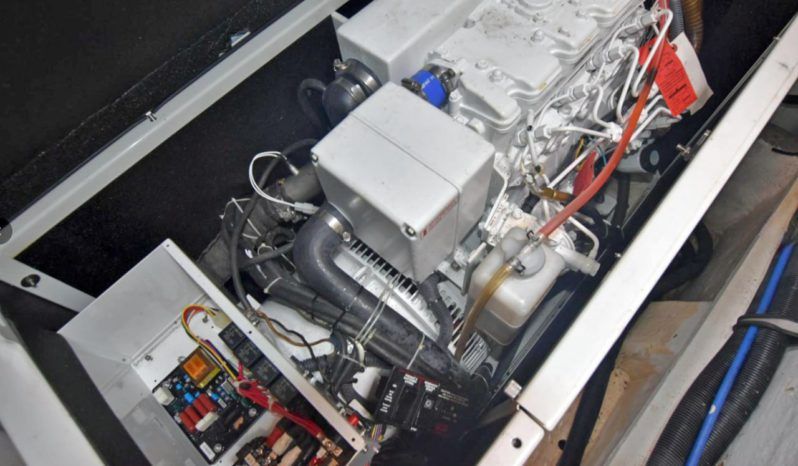 
								OYSTER DECK SALOON 80 full									