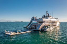 
										COLUMBUS YACHTS S HYBRID 40 full									