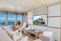 
										COLUMBUS YACHTS S HYBRID 40 full									