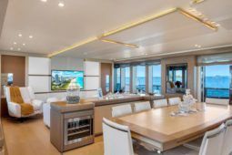 
										COLUMBUS YACHTS S HYBRID 40 full									