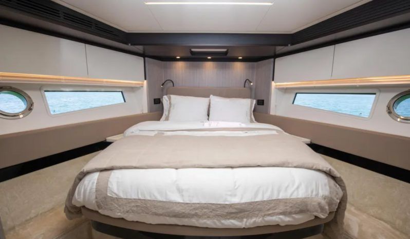 
								AZIMUT 66 full									
