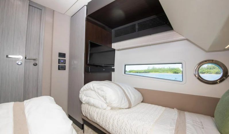 
								AZIMUT 66 full									